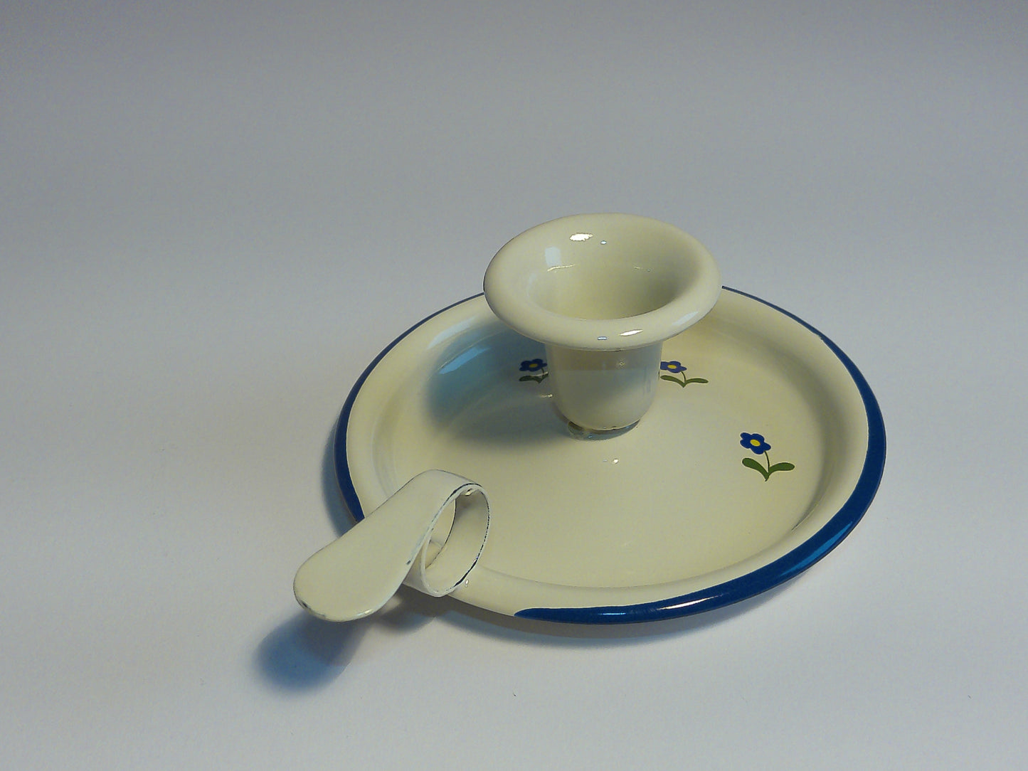 Münder Email Kerzenhalter emailliert 14,5 cm x 13,0 cm x 6 cm, Farbe creme mit blauem Rand und Blümchen