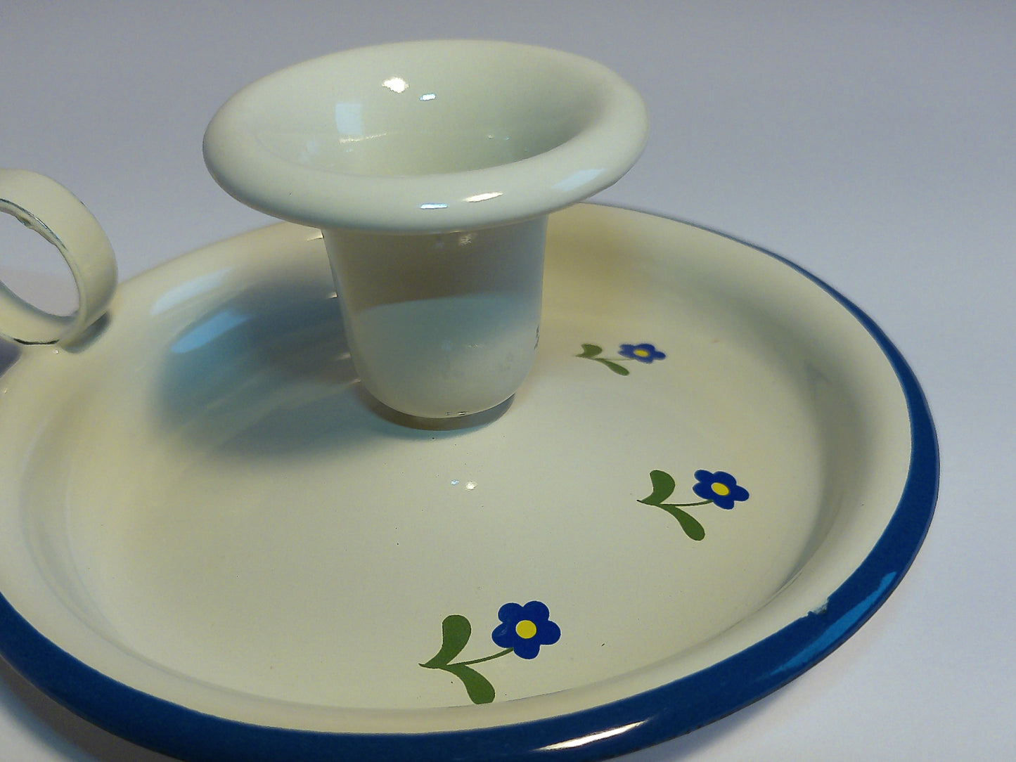 Münder Email Kerzenhalter emailliert 14,5 cm x 13,0 cm x 6 cm, Farbe creme mit blauem Rand und Blümchen