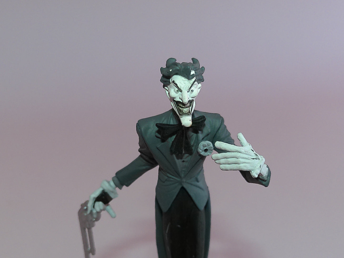DC Batman Black & White Sammelfigur – Joker (9,3 cm)